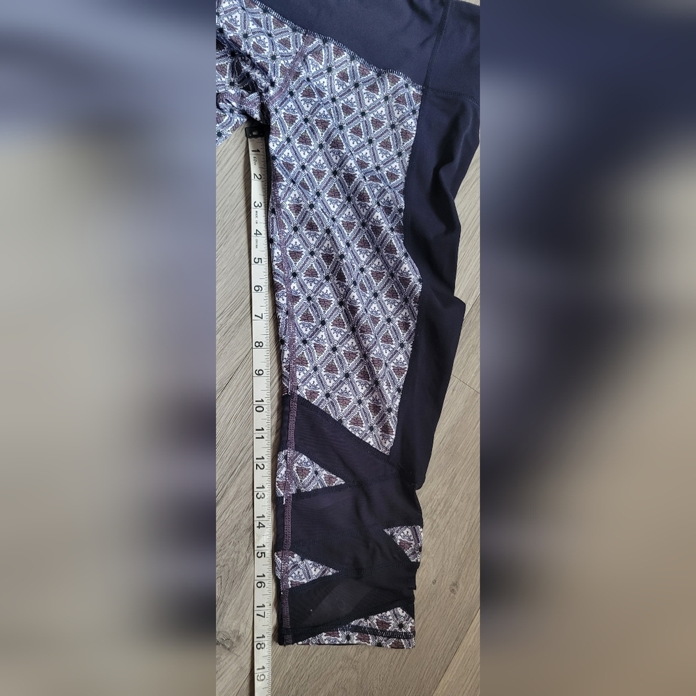 Athleta Mantra Mosaic Capri, Navy Blue, Mauve, White, Green, Size Petite Small - Picture 5 of 14
